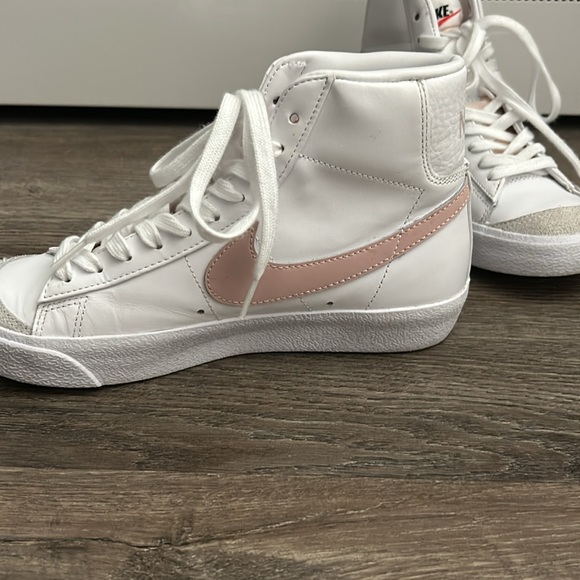 Women’s Nike Blazer Mid ‘77 - Picture 4 of 4